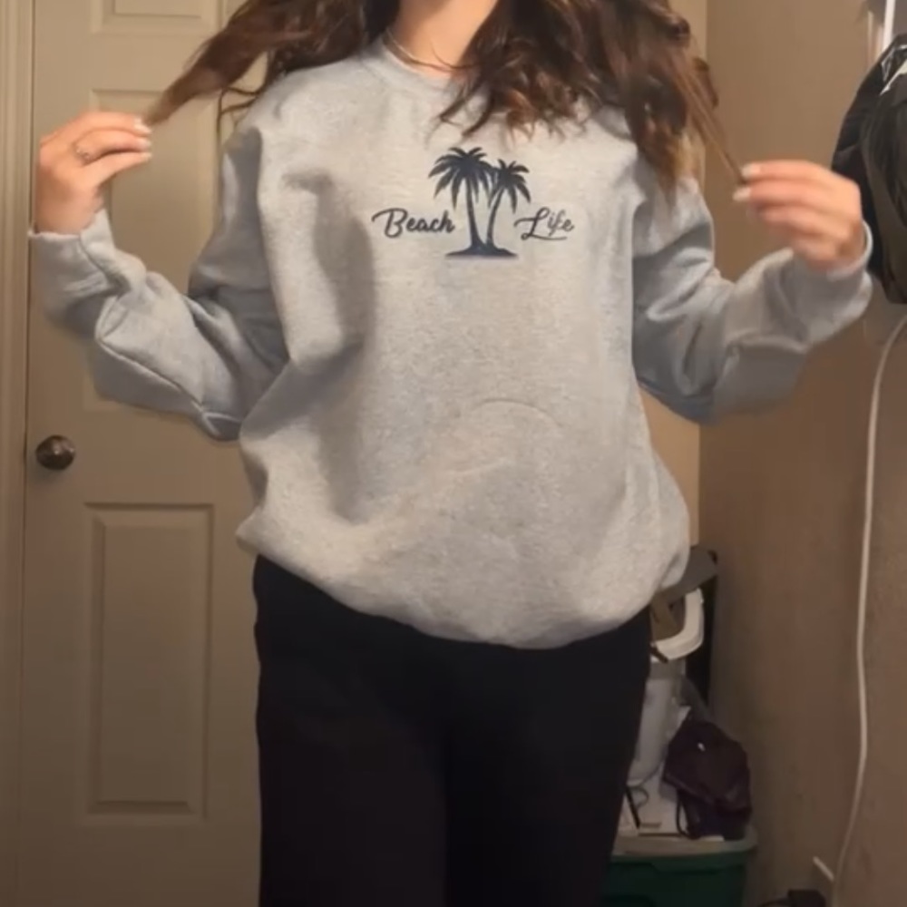 Grey Crewneck Beach Shirt! 🌊🐬